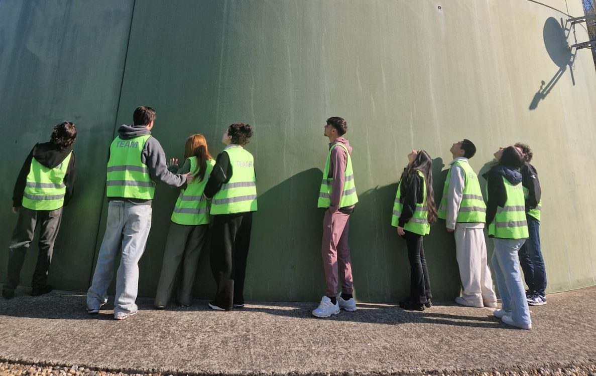 Schule unterm Windrad