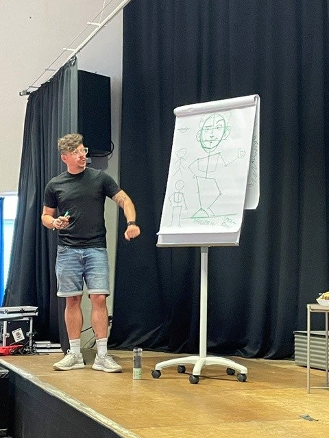 Zeichnen mit einem Profi – Timo Grubing am Geno!
